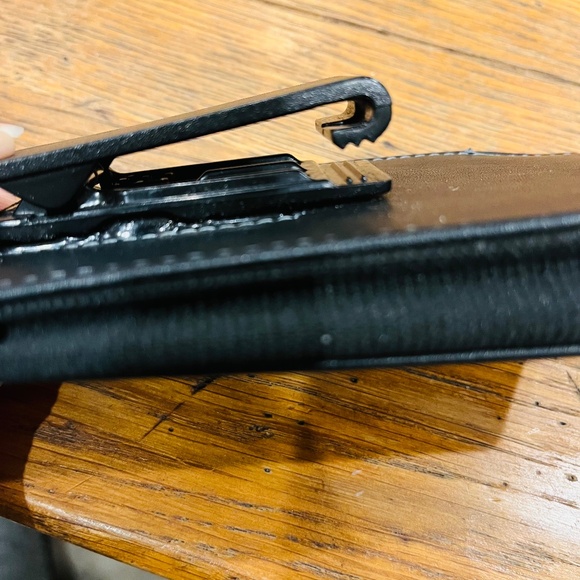 Black Leather Cell Phone Holster - Picture 3 of 5